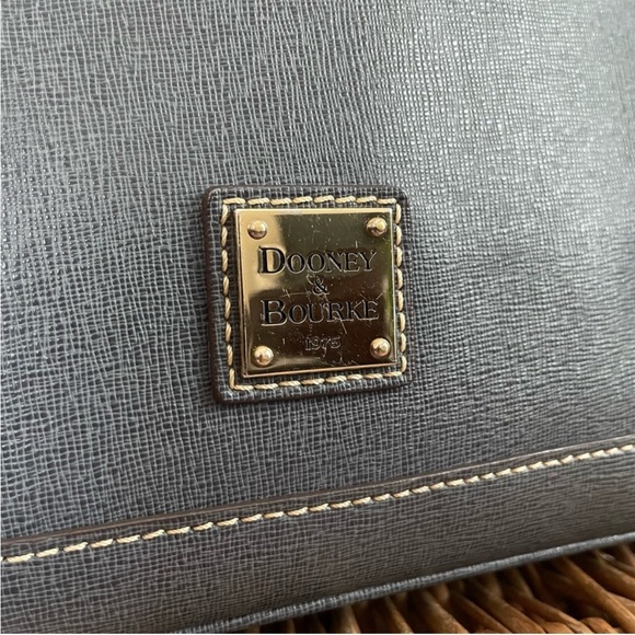 Dooney and Bourke Gray Saffiano Leather Zip Satchel.. NWOT.. never been used.. - Picture 3 of 8